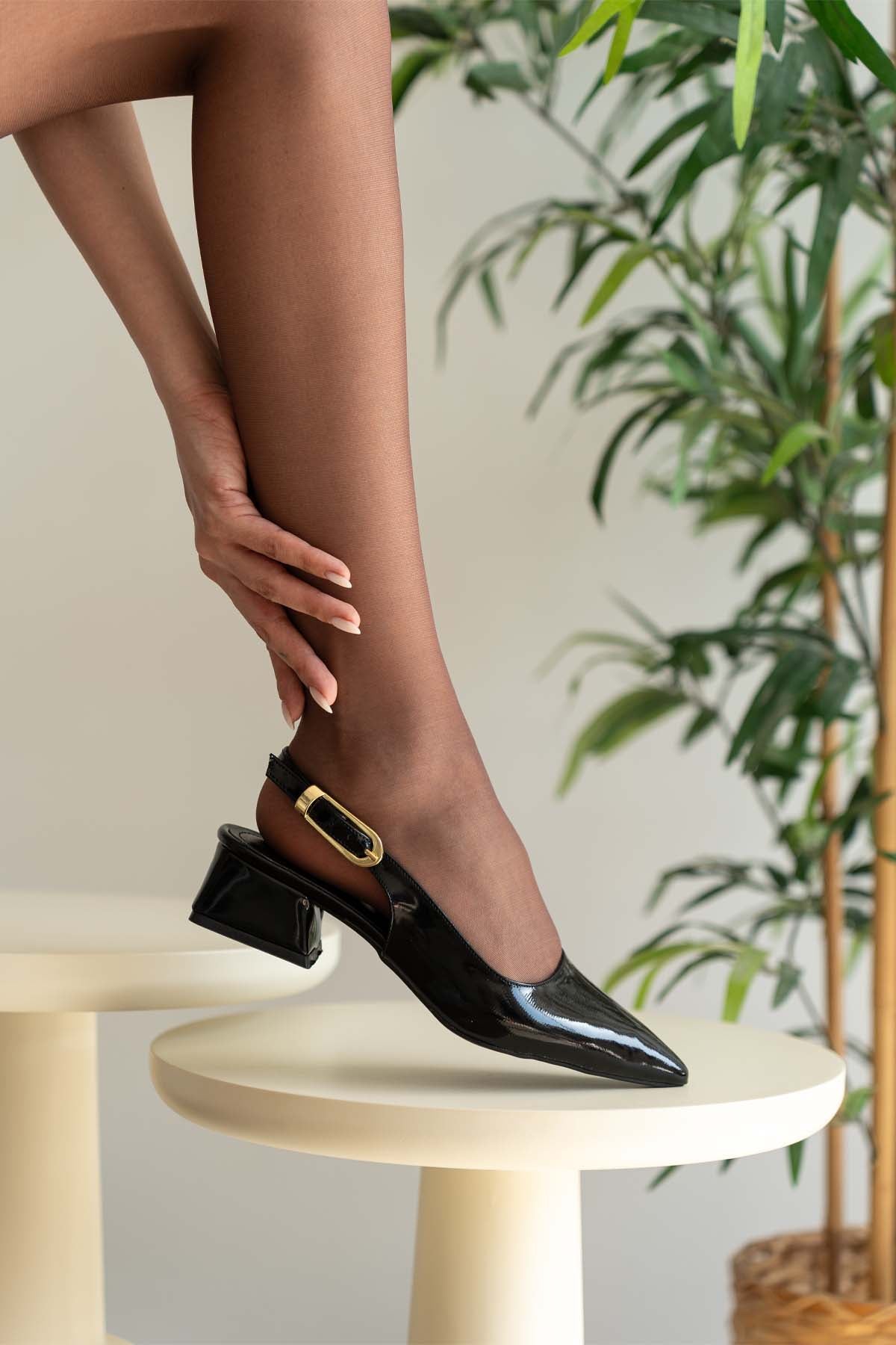 Brielfy Zarif Siyah Slingback Rugan Alçak Ökçeli Ayakkabı – 5 cm | Şıklık ve Konforun Buluşması