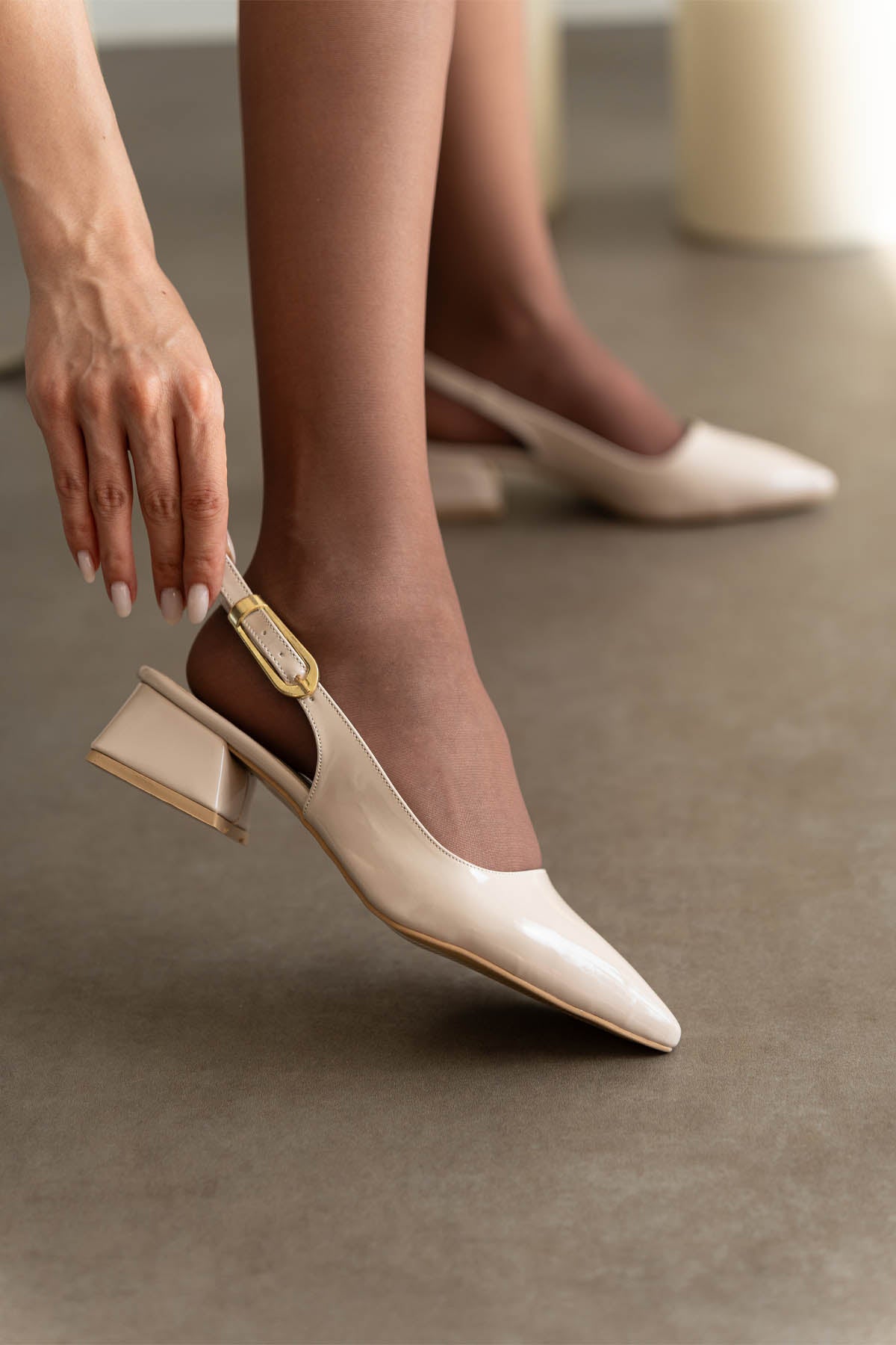 Brielfy Zarif Siyah Slingback Rugan Alçak Ökçeli Ayakkabı – 5 cm | Şıklık ve Konforun Buluşması