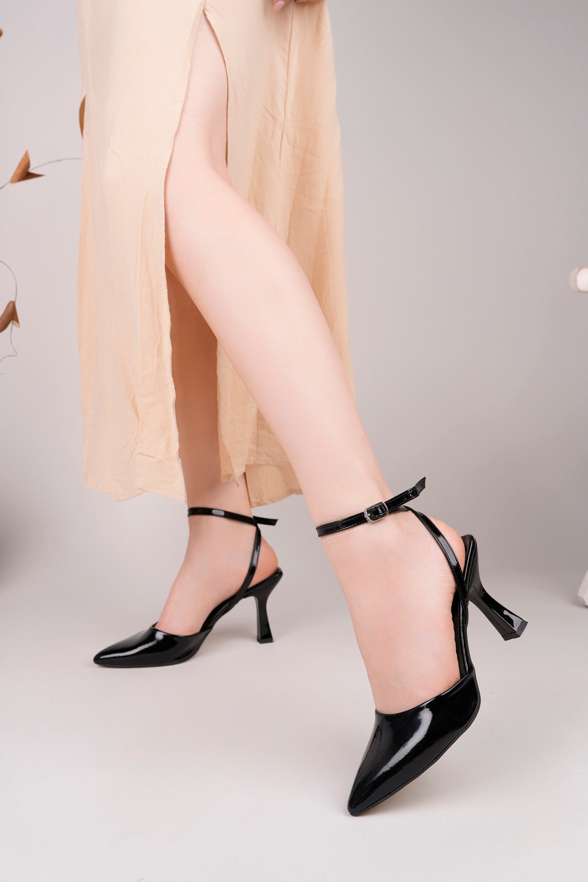 Brielfy Bilekten Bağlamalı Rugan 9 cm Topuklu Stiletto – Siyah, Bordo, Bej