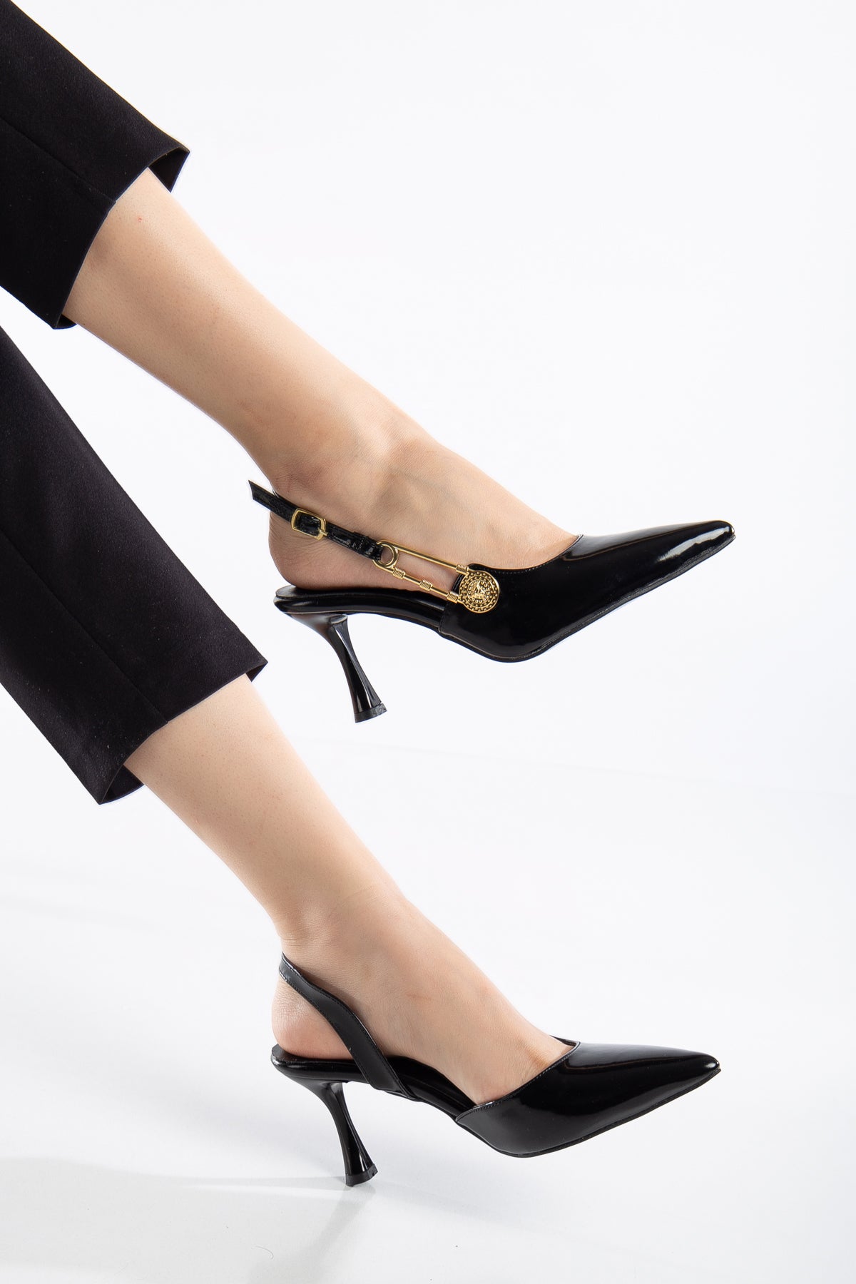 Brielfy Bej Rugan Düğme Detaylı 7 cm Topuklu Slingback Ayakkabı – Neolit Taban, Sivri Burun