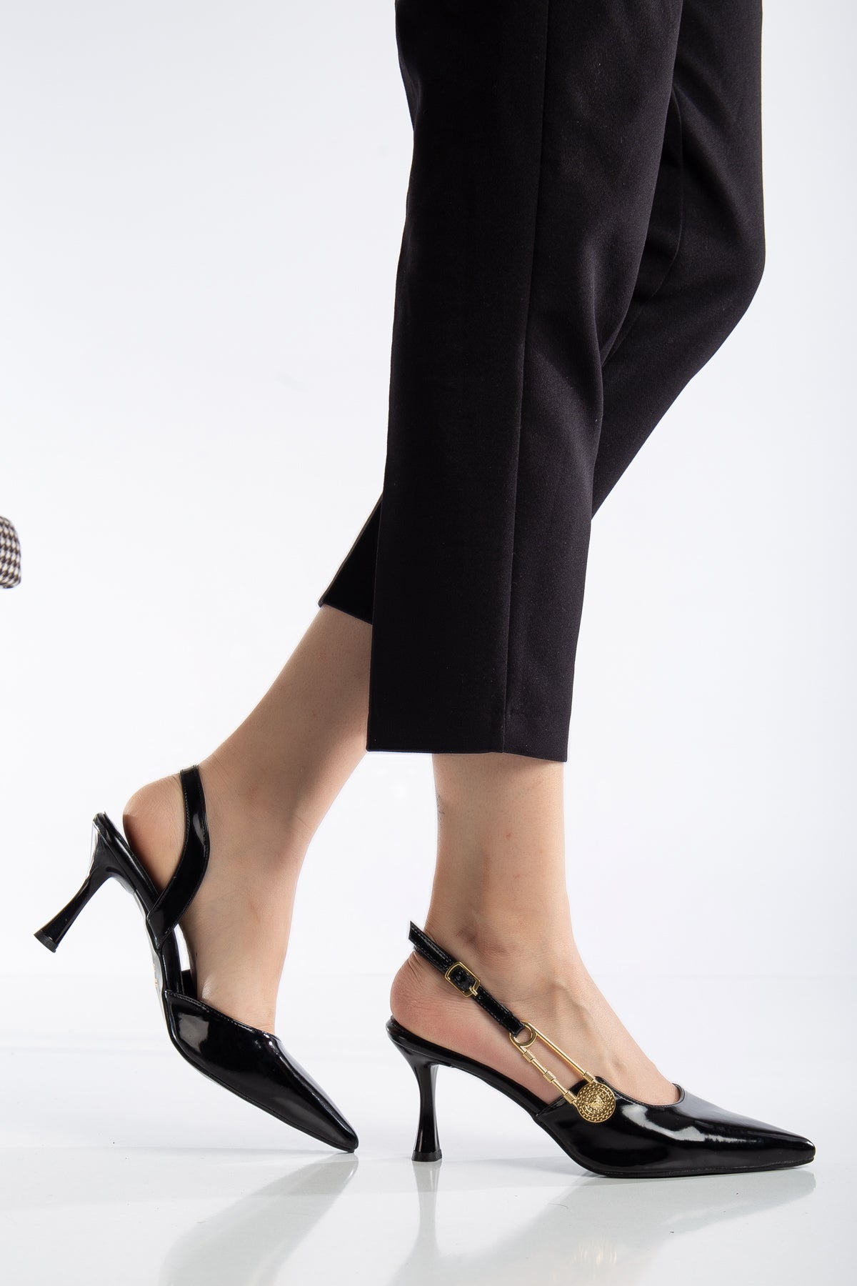 Brielfy Bej Rugan Düğme Detaylı 7 cm Topuklu Slingback Ayakkabı – Neolit Taban, Sivri Burun
