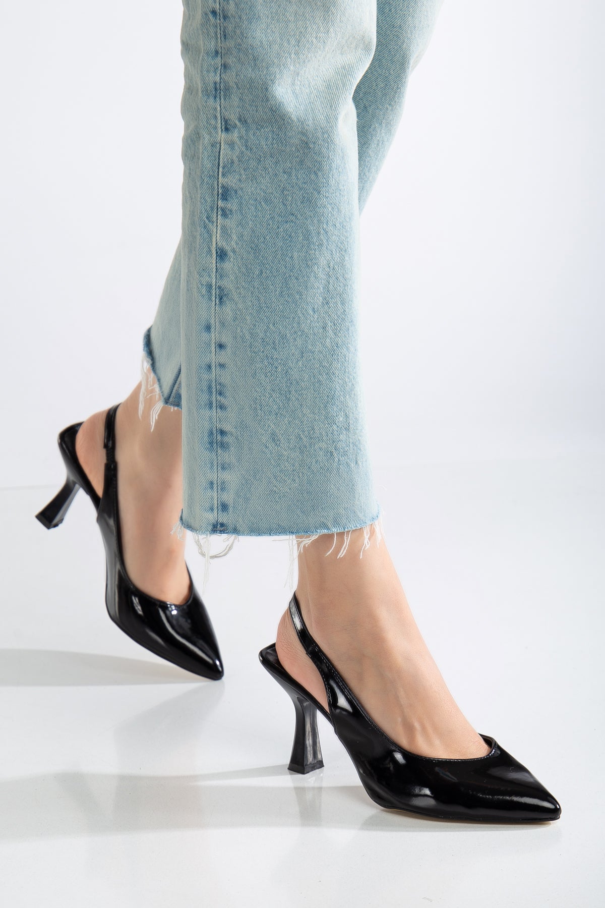 Brielfy 9 cm Topuklu Düz Lastikli Rugan Slingback Ayakkabı – Bej, Bordo, Siyah