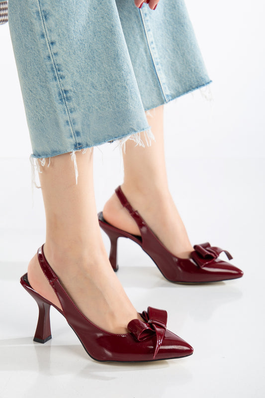 Brielfy 9 cm İnce Topuklu Fiyonklu Slingback Ayakkabı – Neolit Taban, Ayarlanabilir Kayış, Bej Bordo Siyah