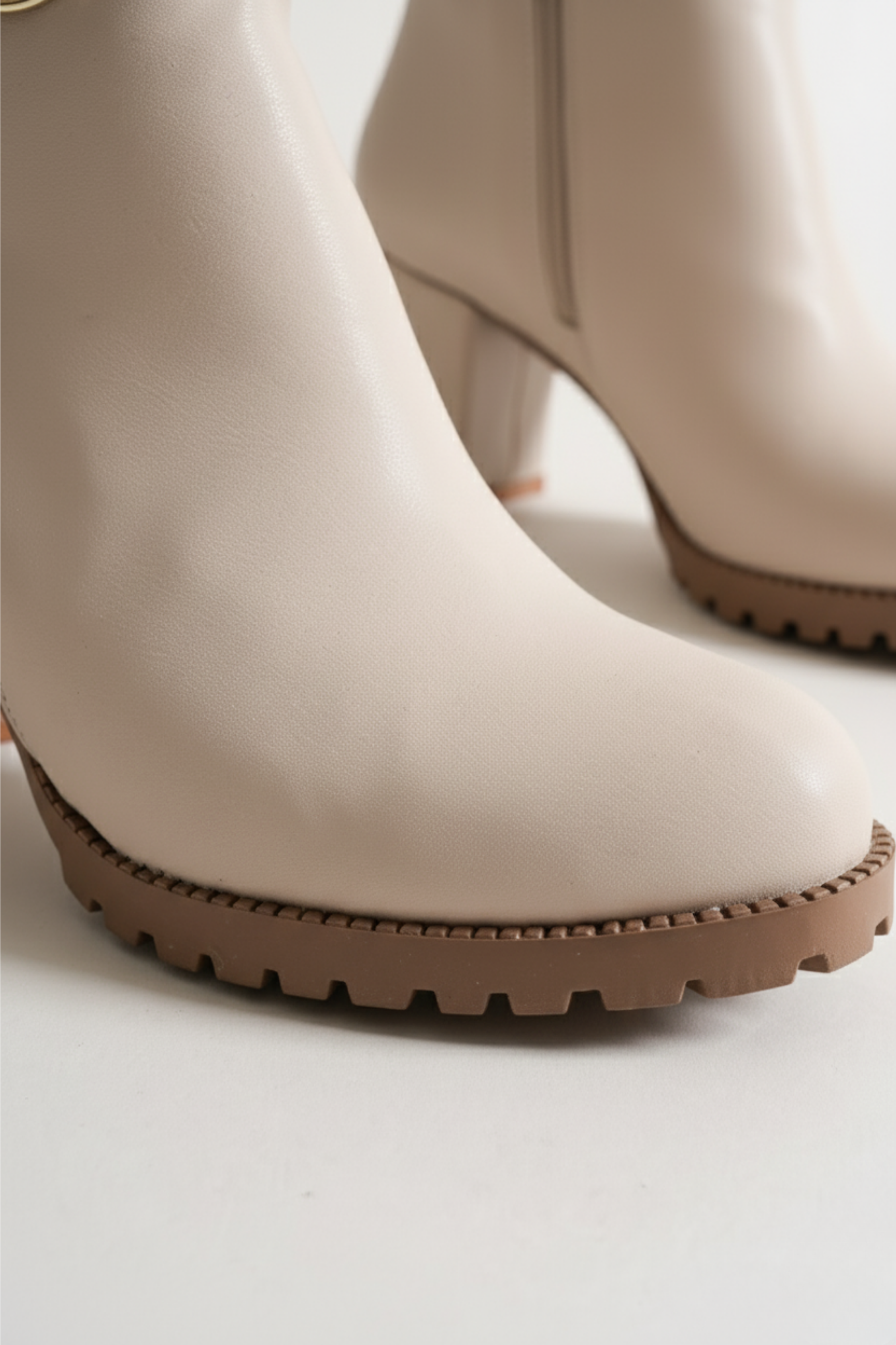 Brielfy Altın Tokalı Bej Topuklu Kadın Bot | Kışlık Şık Günlük Bot