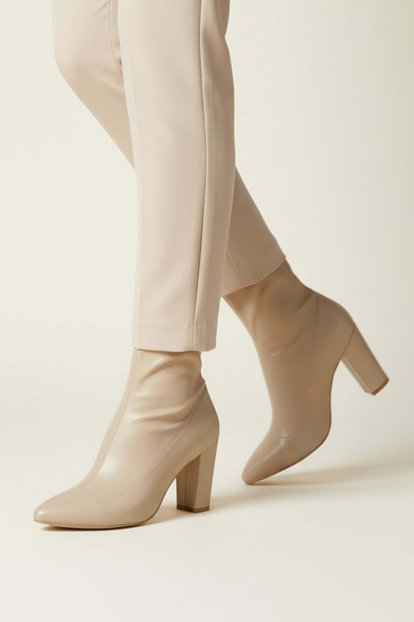 Brielfy Streç Bej Topuklu Kadın Bot | Minimal Form, Yumuşak Zarafet