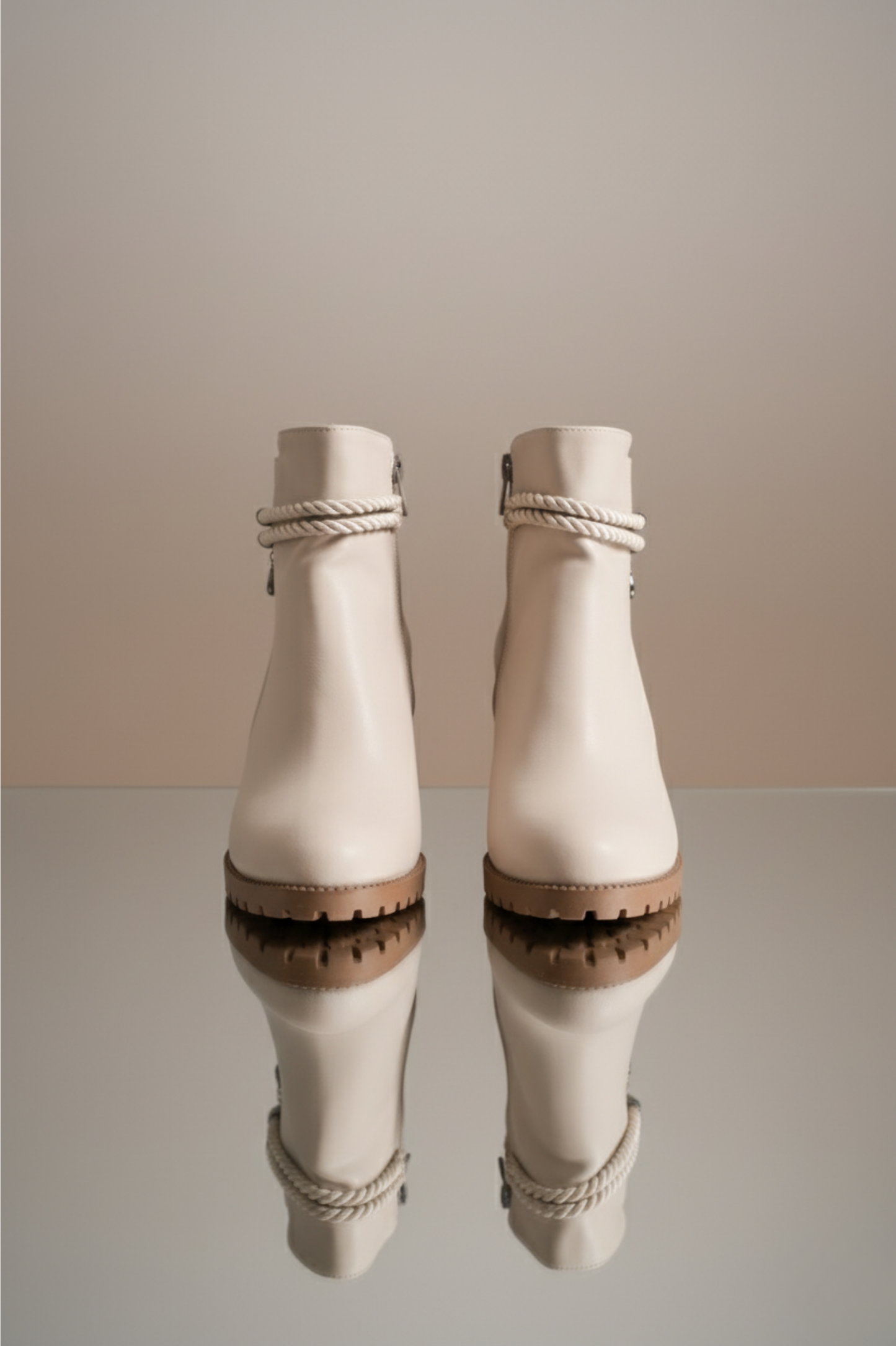 Brielfy Halat Tokalı Bej Topuklu Kadın Bot