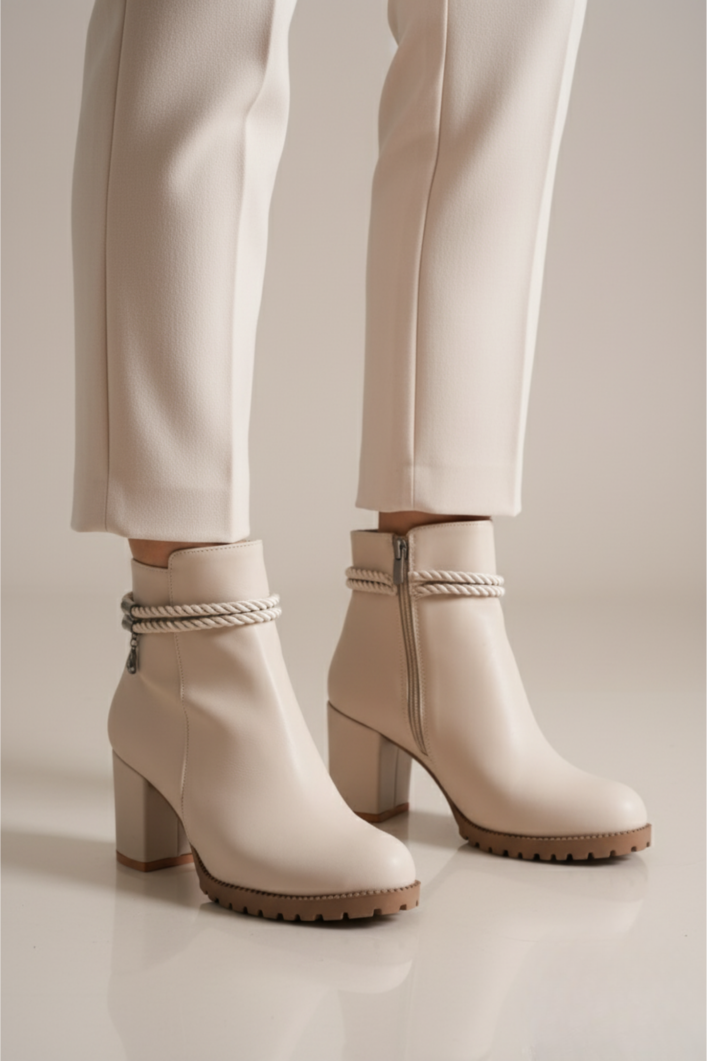 Brielfy Halat Tokalı Bej Topuklu Kadın Bot