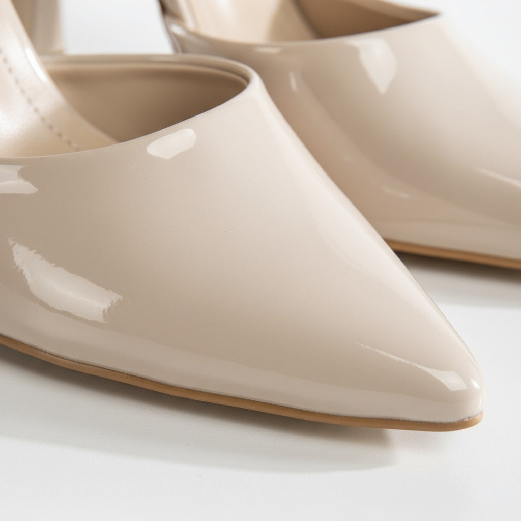 BRIELFY – Bej Bilekten Bağlamalı İnce Topuk Ayakkabı – 9 cm Parlak Görünümlü