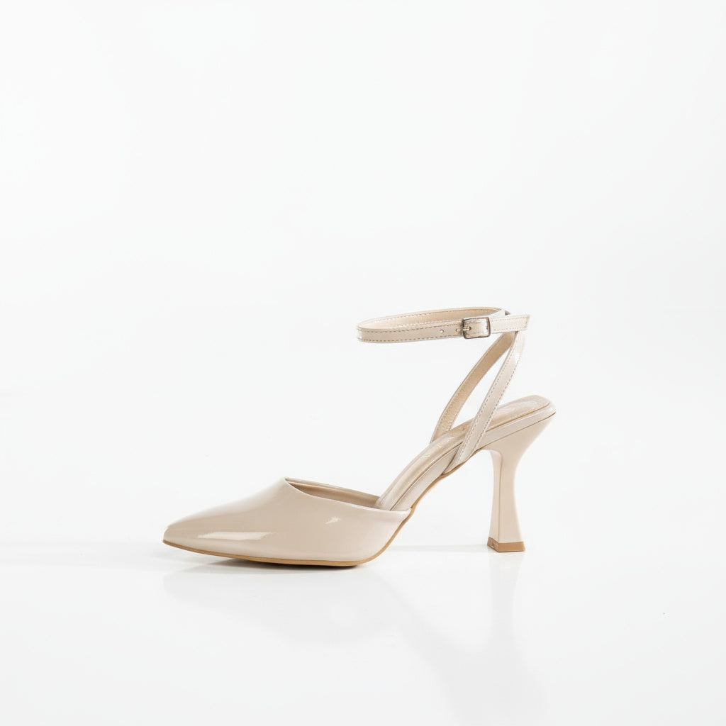 BRIELFY – Bej Bilekten Bağlamalı İnce Topuk Ayakkabı – 9 cm Parlak Görünümlü