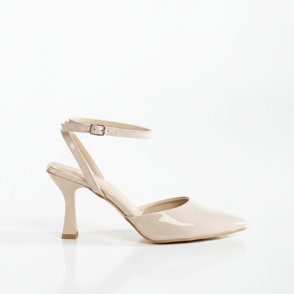 BRIELFY – Bej Bilekten Bağlamalı İnce Topuk Ayakkabı – 9 cm Parlak Görünümlü