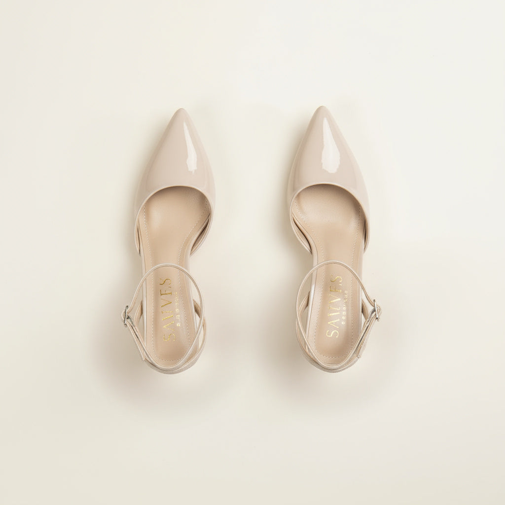 BRIELFY – Bej Bilekten Bağlamalı İnce Topuk Ayakkabı – 9 cm Parlak Görünümlü