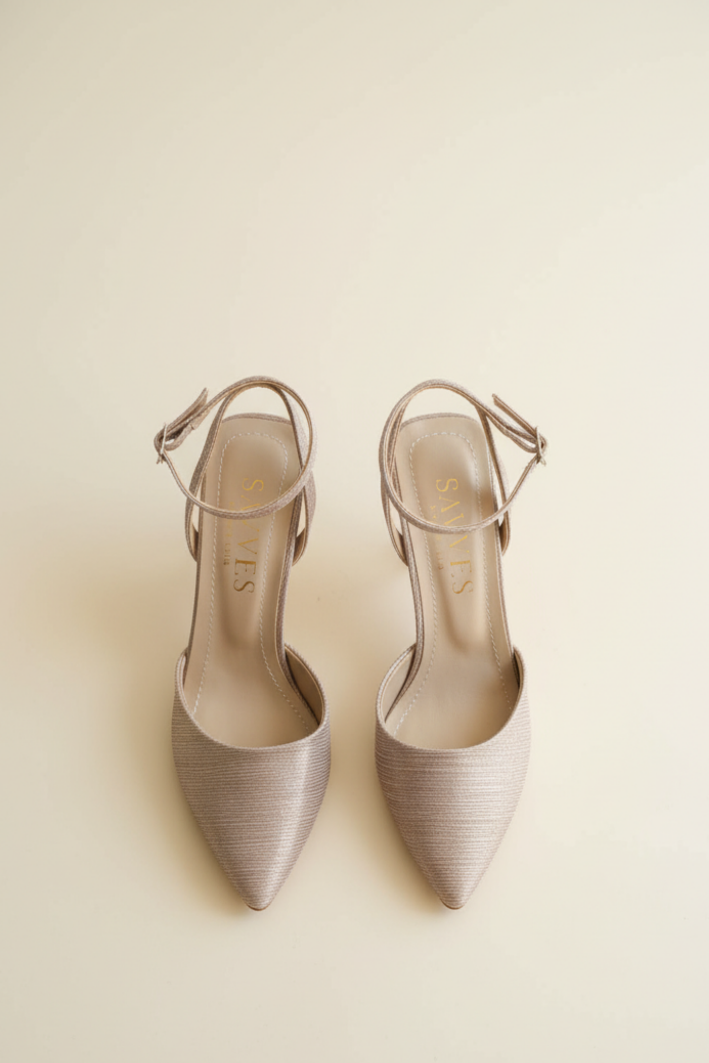 BRIELFY – Bej Simli Bilekten Bağlamalı İnce Topuklu Ayakkabı – 9 cm