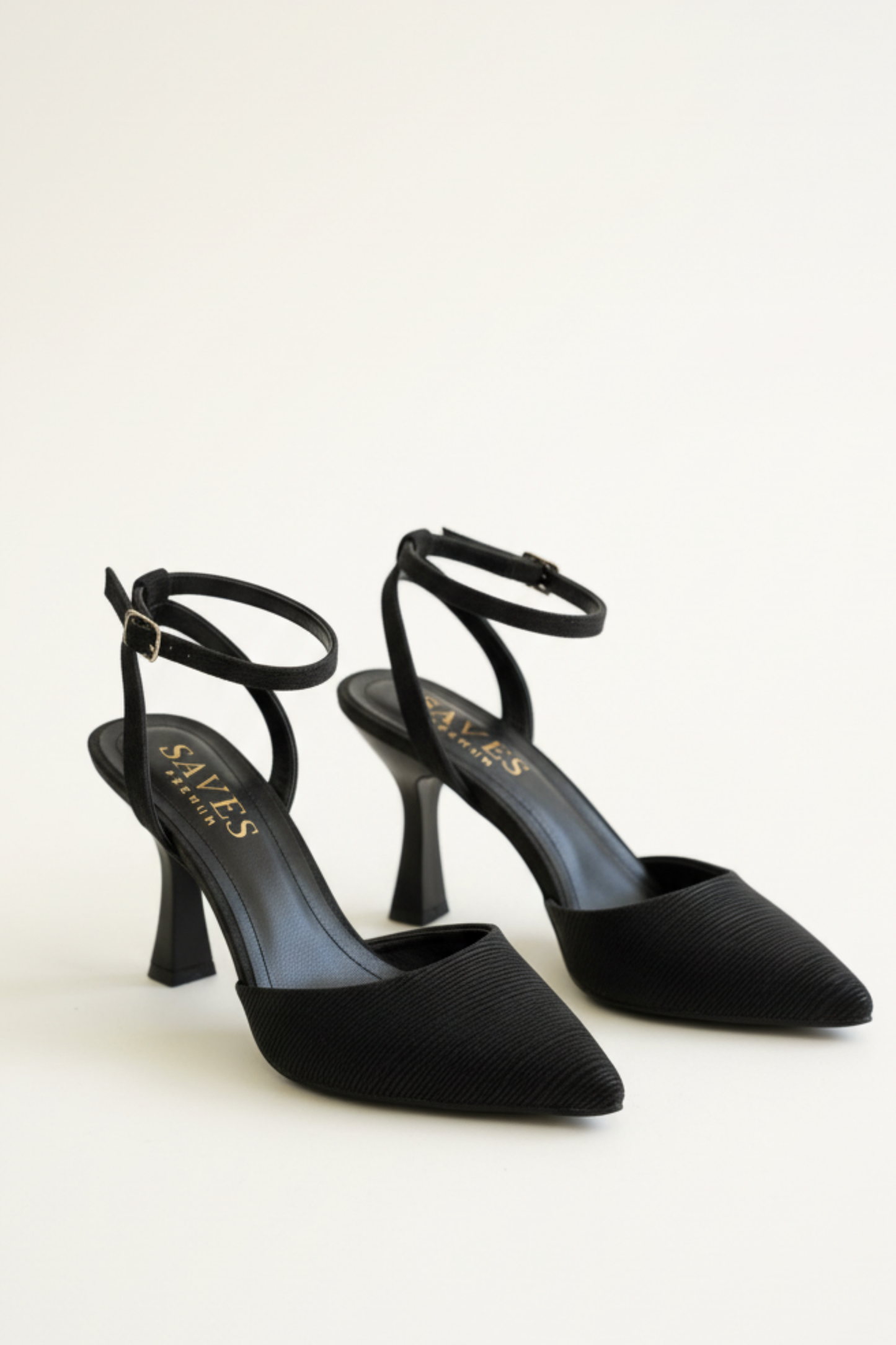 BRIELFY – Siyah Bilekten Bağlamalı İnce Topuklu Ayakkabı – 9 cm