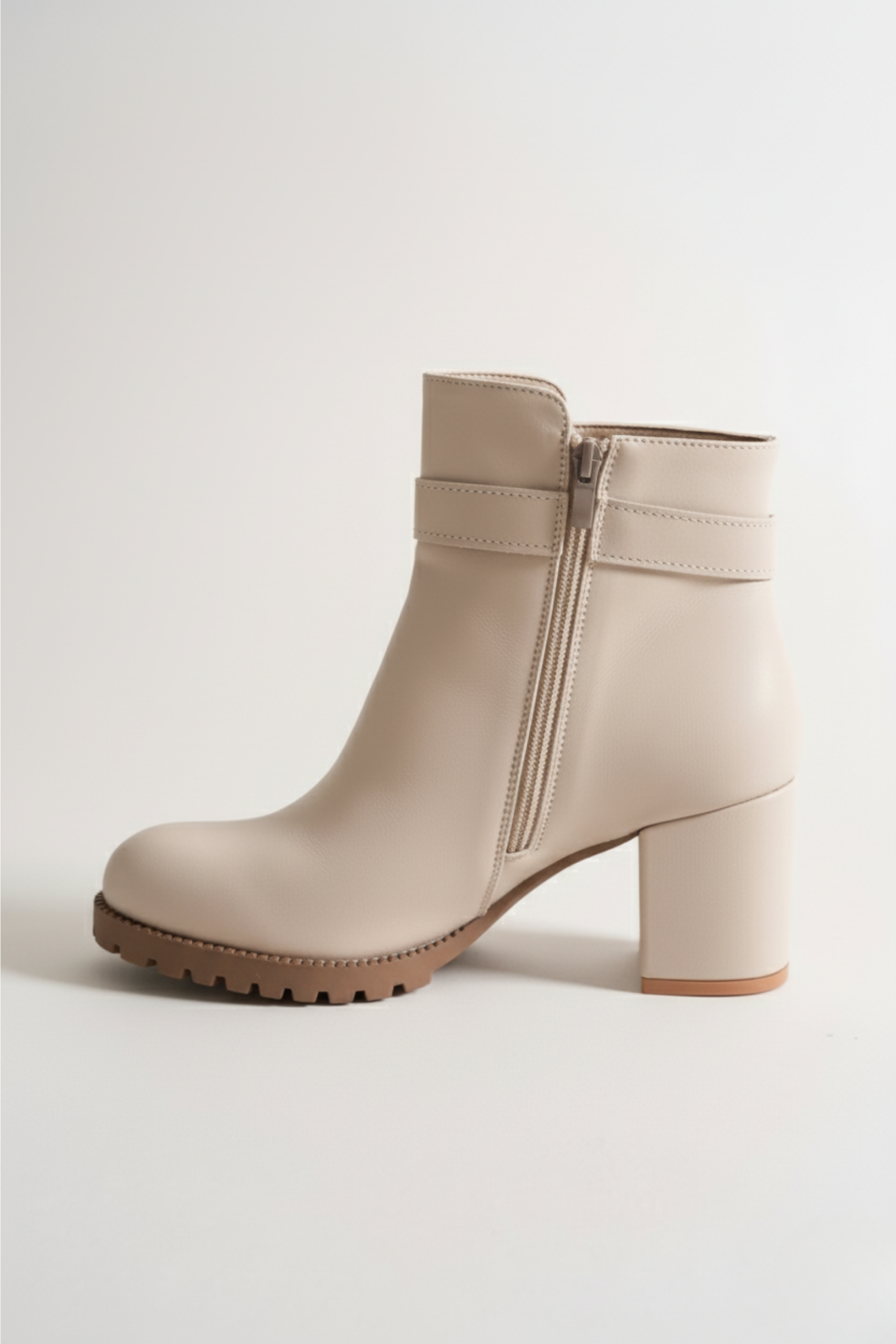 Brielfy Burma Tokalı Bej Topuklu Kadın Bot | Lüks, Zarif ve Modern