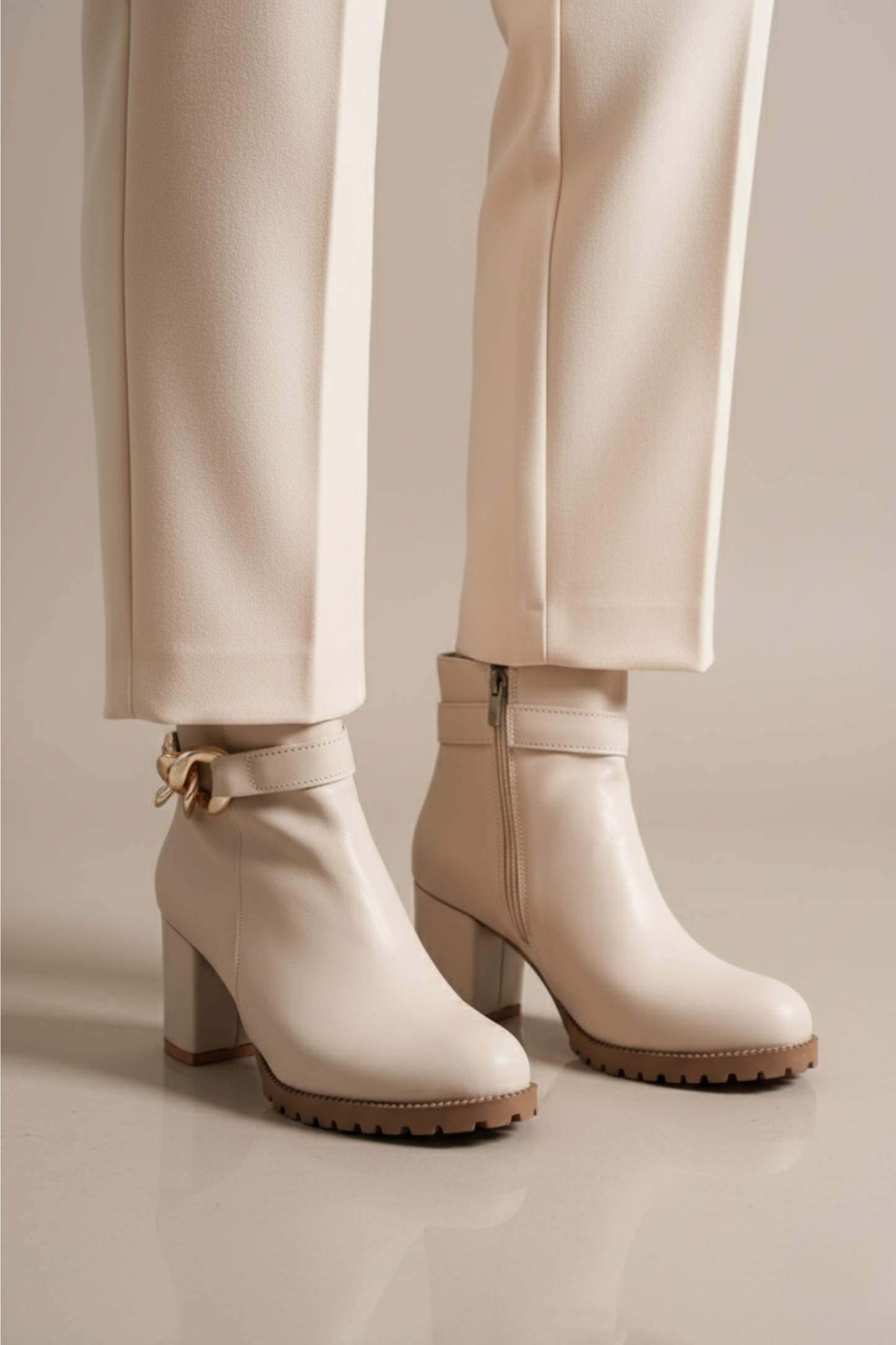 Brielfy Burma Tokalı Bej Topuklu Kadın Bot | Lüks, Zarif ve Modern