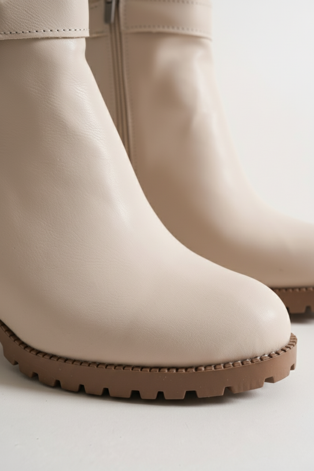 Brielfy Burma Tokalı Bej Topuklu Kadın Bot | Lüks, Zarif ve Modern