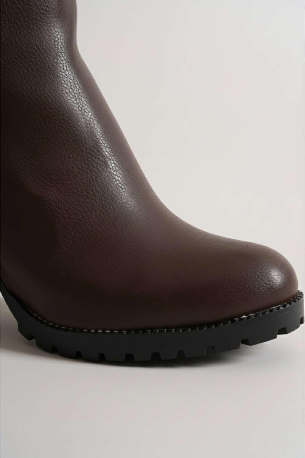 Brielfy Düz Kahverengi Topuklu Kadın Bot | Zamansız Şıklık, Günlük Konfor