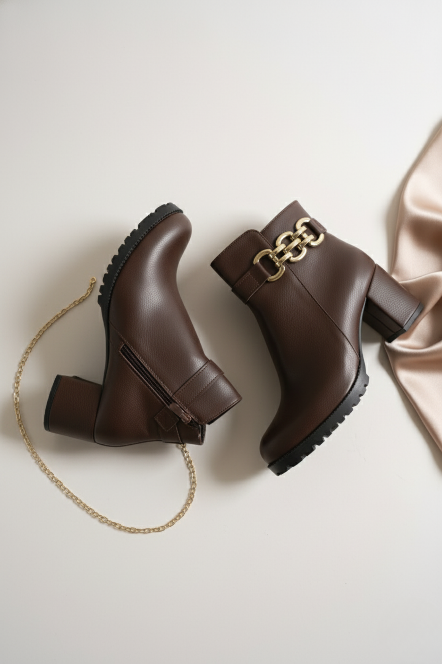 Brielfy Altın Tokalı Kahverengi Topuklu Kadın Bot