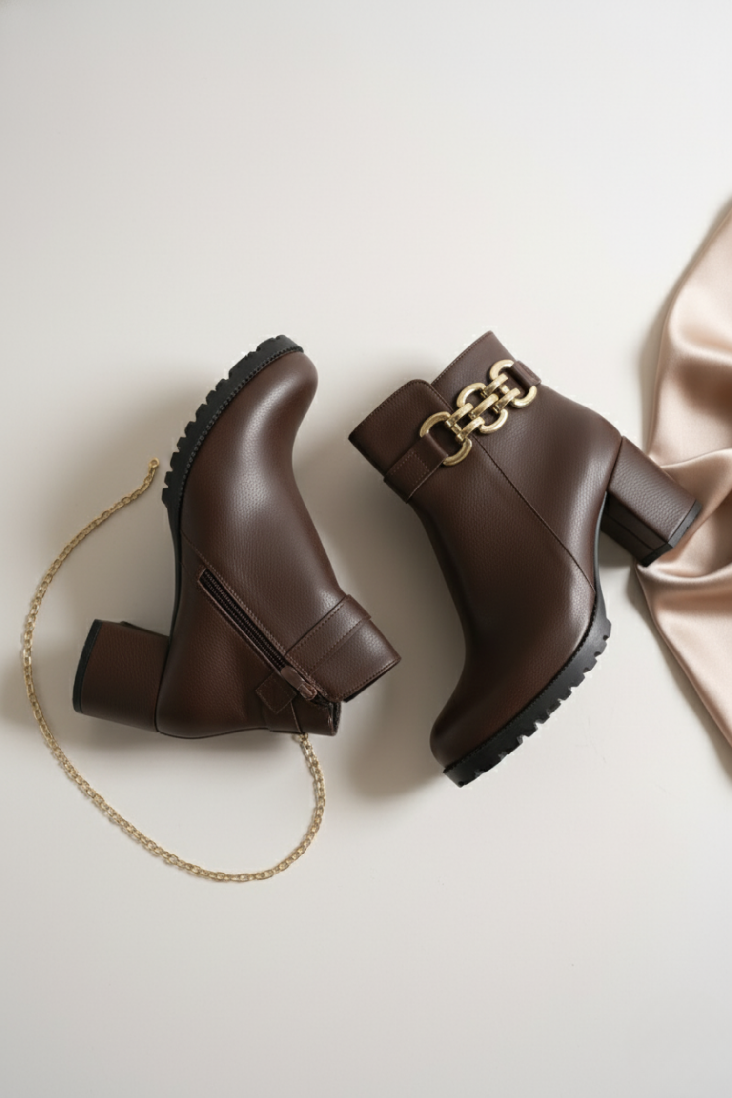 Brielfy Altın Tokalı Kahverengi Topuklu Kadın Bot