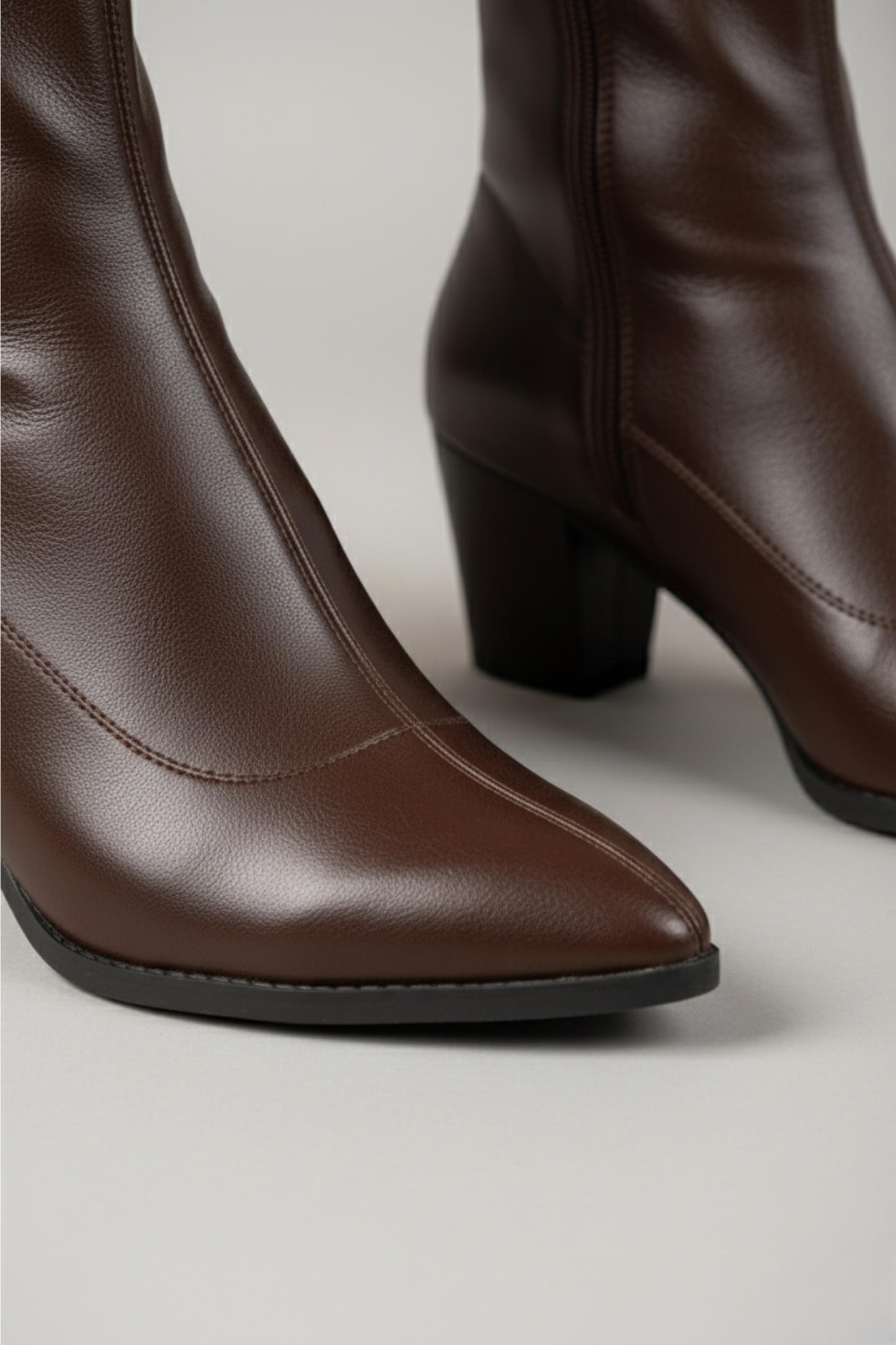 Brielfy Streç Kahverengi Topuklu Kadın Bot | Zamansız Form, Modern Zarafet