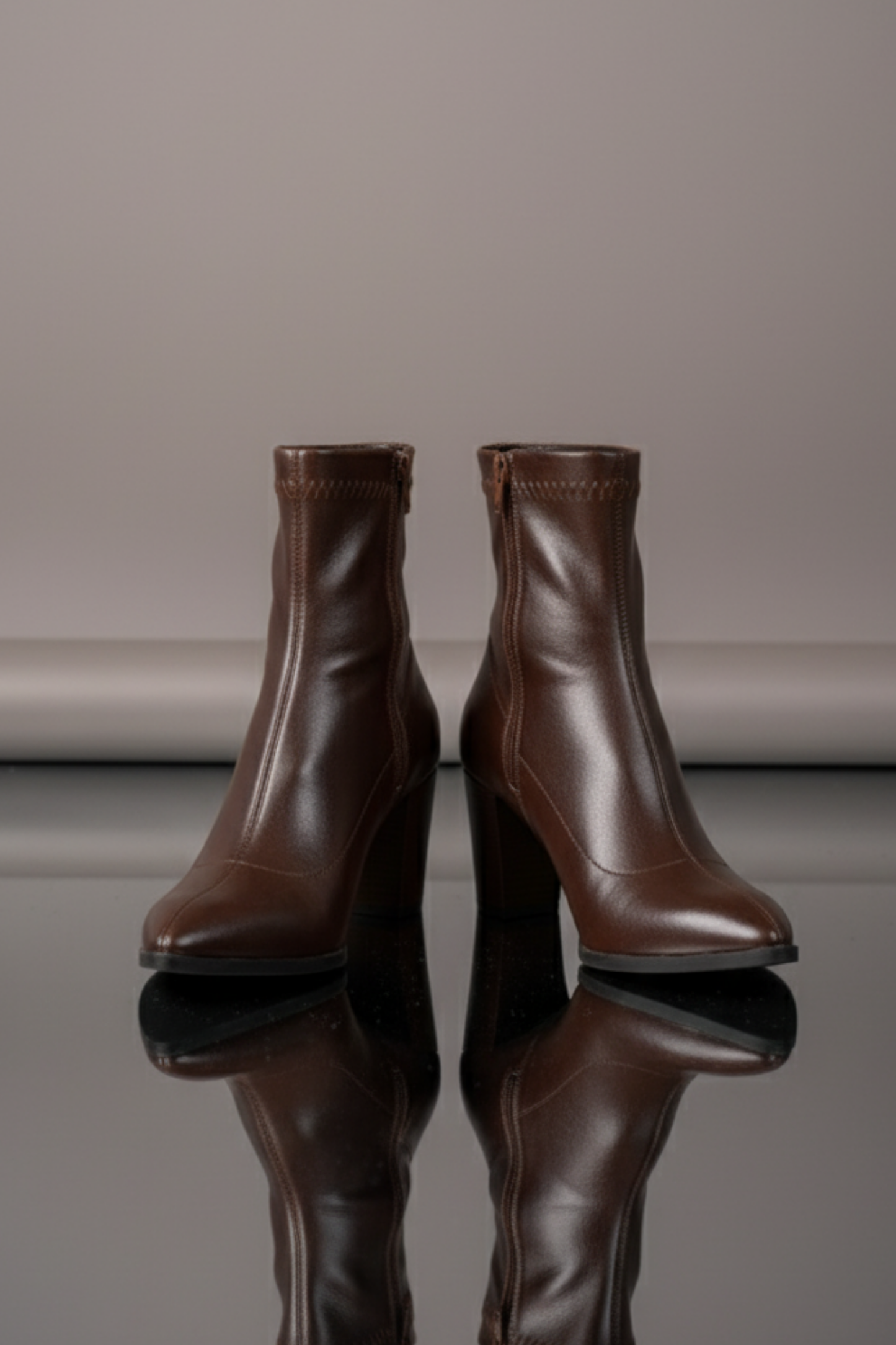 Brielfy Streç Kahverengi Topuklu Kadın Bot | Zamansız Form, Modern Zarafet