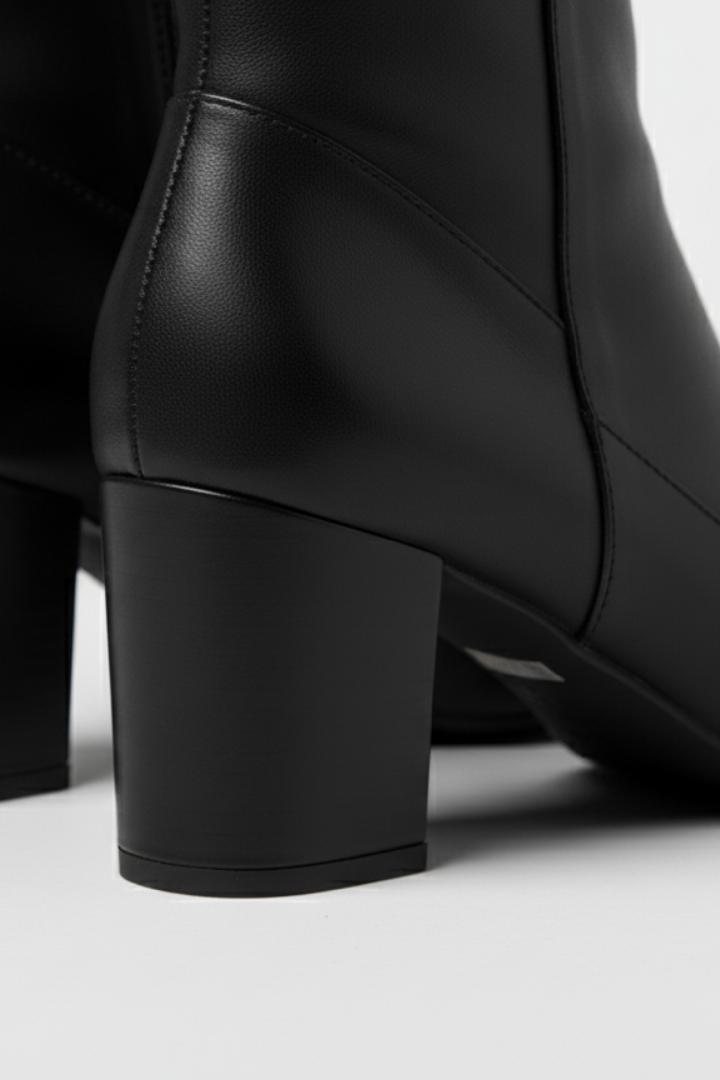 Brielfy Streç Siyah 5cm Topuklu Kadın Bot | Modern Minimalizm ve Güçlü Duruş
