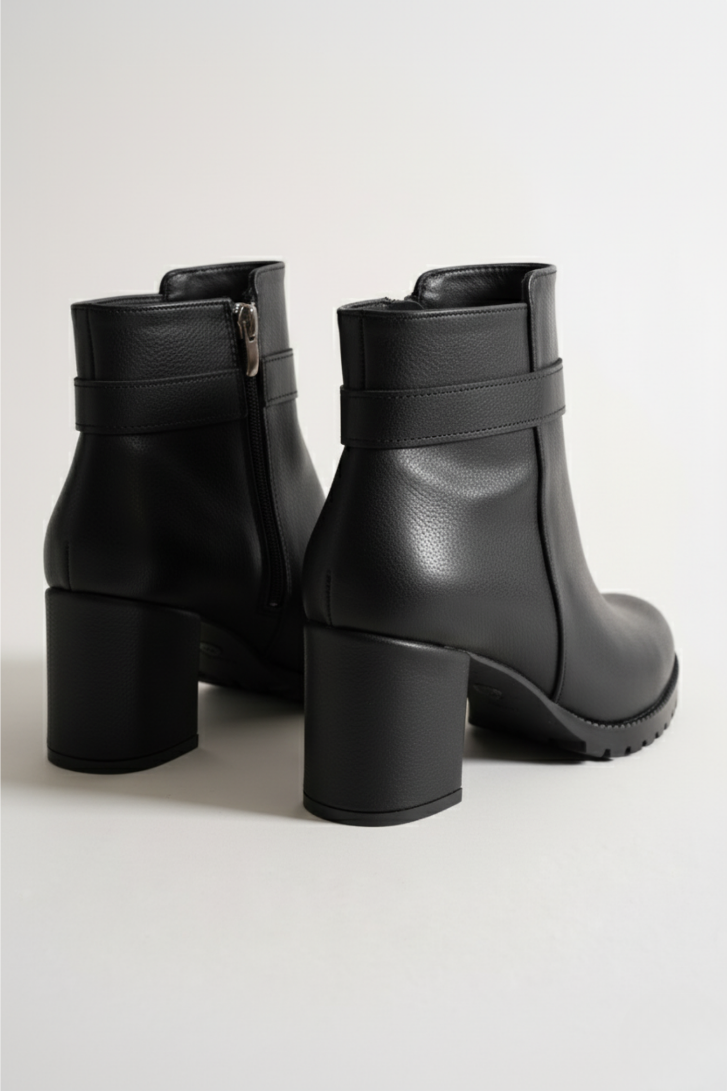 Brielfy Altın Tokalı Siyah Topuklu Kadın Bot | Şık, Zarif ve Dayanıklı