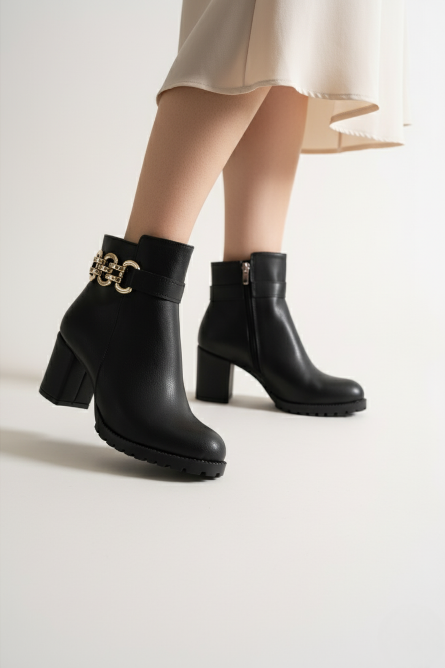 Brielfy Altın Tokalı Siyah Topuklu Kadın Bot | Şık, Zarif ve Dayanıklı